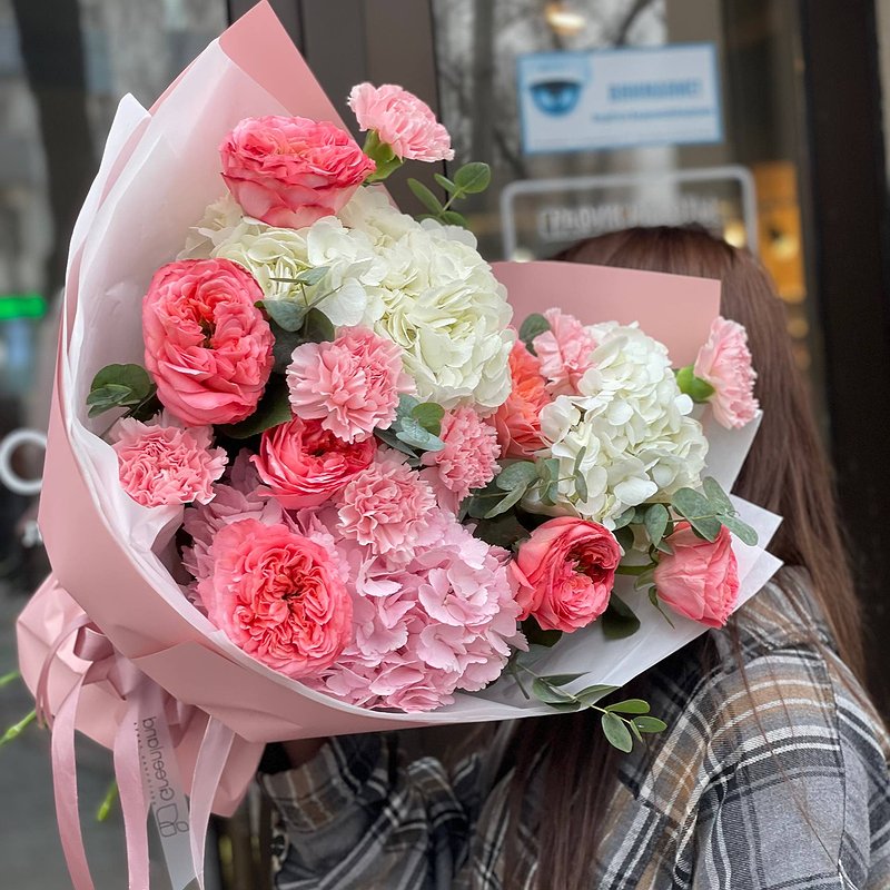 Микс букет из роз и гортензии