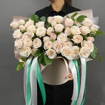 Композиция из 51 спрей розы